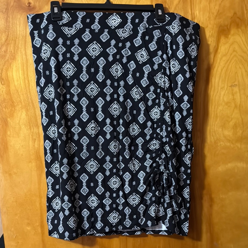 Black and White Patterned Women's Skirt
